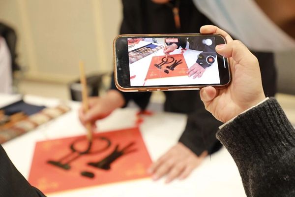 墨香暖医心 春声入协和