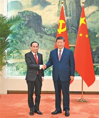 习近平会见越共中央总书记特使黎怀忠